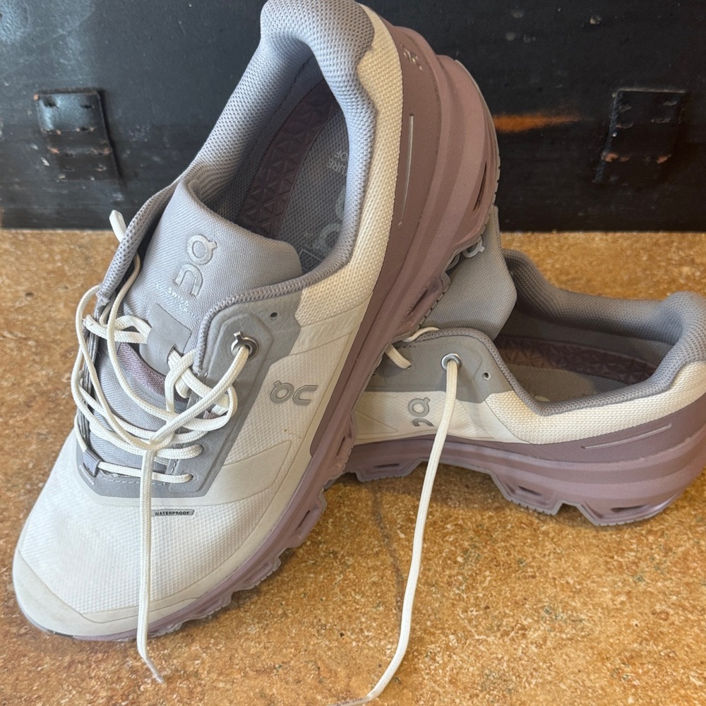 On Running Women's Athletic Shoes in Gray and Lavender